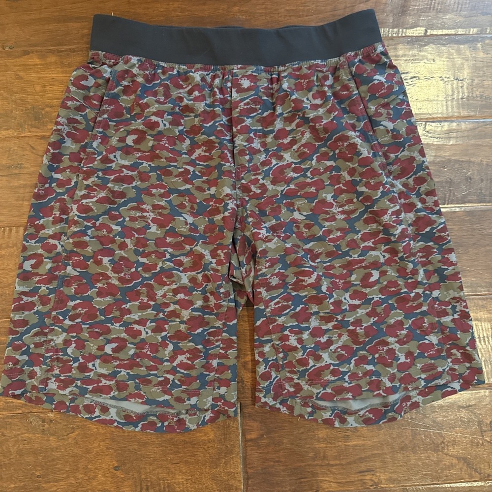 Lululemon Shorts Mens Large Red Camo T.H.E. Short Linerless Drawstrings Active